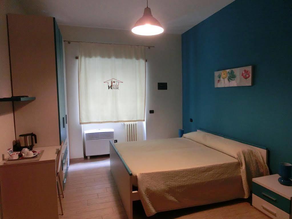 Reale House Rooms Rome Bagian luar foto