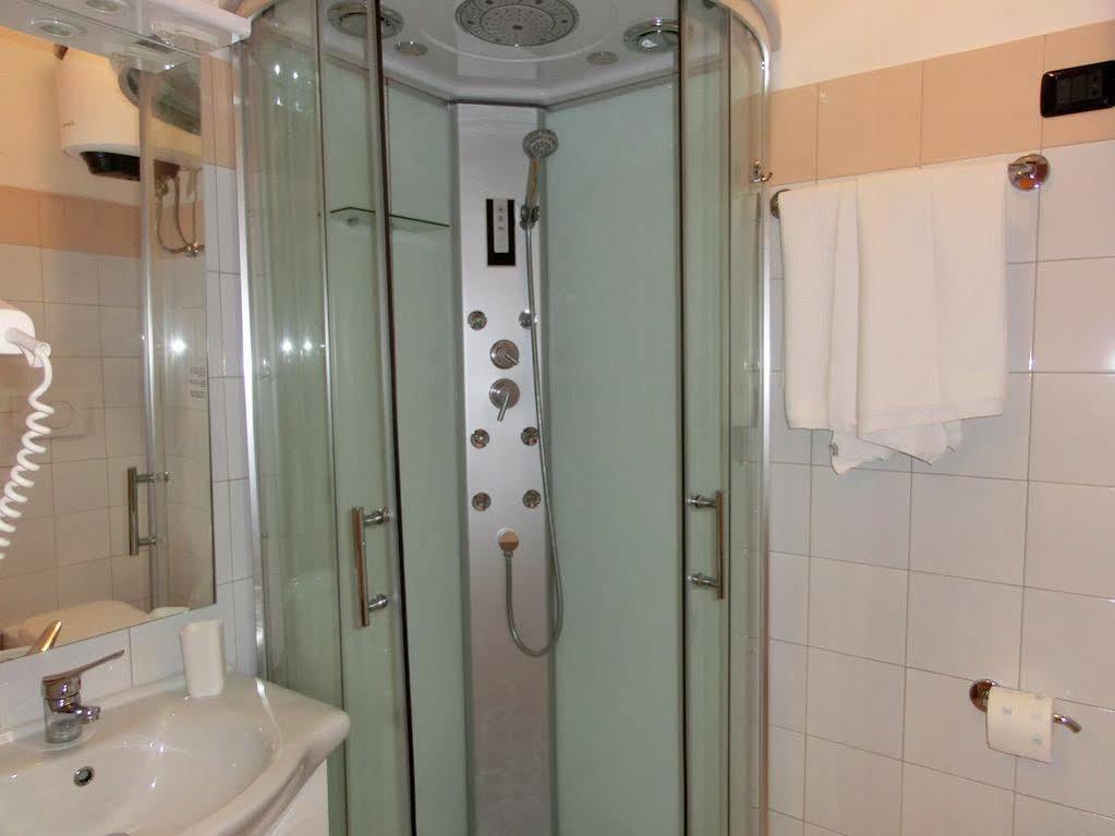 Reale House Rooms Rome Bagian luar foto